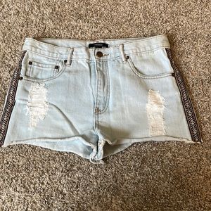 Forever 21 Womens raw cut denim shorts with side pattern, size 29, worn once